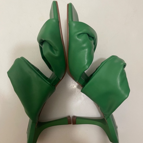 ZARA NWOT - Green Wide Ruched Wide Straps Heeled Sandals (SIZE: EUR 37 / US 6.5) - Picture 15 of 16